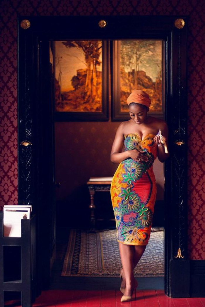 fotos de bonitos vestidos modernos cone stampados wax inspirados en la ropa africana, vestido corto sin mangas en colores llamativos 