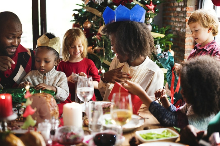reunion familiar en Navidad, bonitas imagines de navidad que puedes enviar a tus amigos 