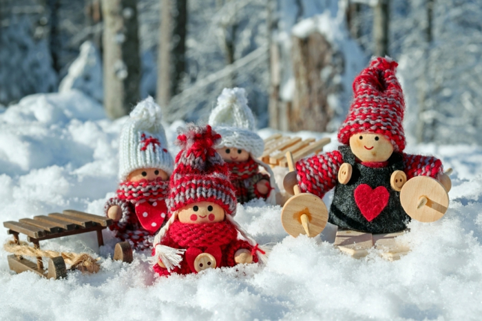 adorables paisajes navideños para descargar y enviar a tus amigos y familiares, juguetes navideños de madera 