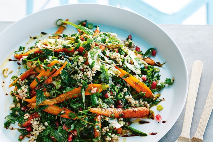 recetas ensaladas saludables para hacer fácilmente, ensalada con quinoa blanca y zanahorias al horno 
