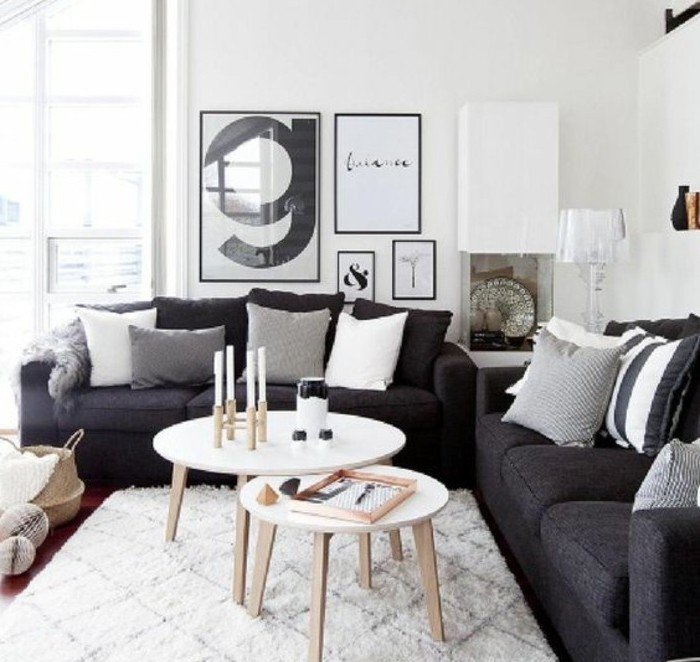 espacios decorados en estilo contemporáneo, mesas ovales bajas y decoración en la pared, salon gris y blanco 