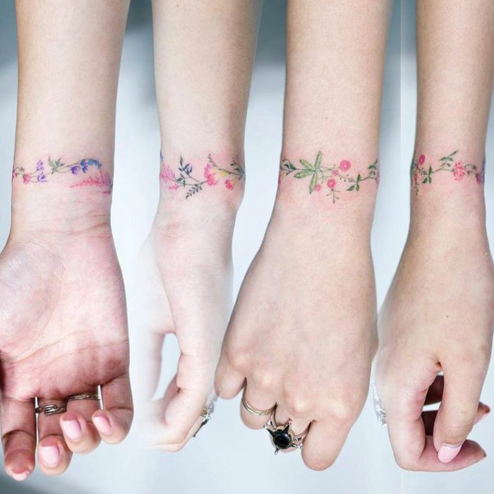 cuatro propuestas de tatuajes en la muñeca con motivos florales, tatuaje pulsera con preciosas flores en colores pastel 