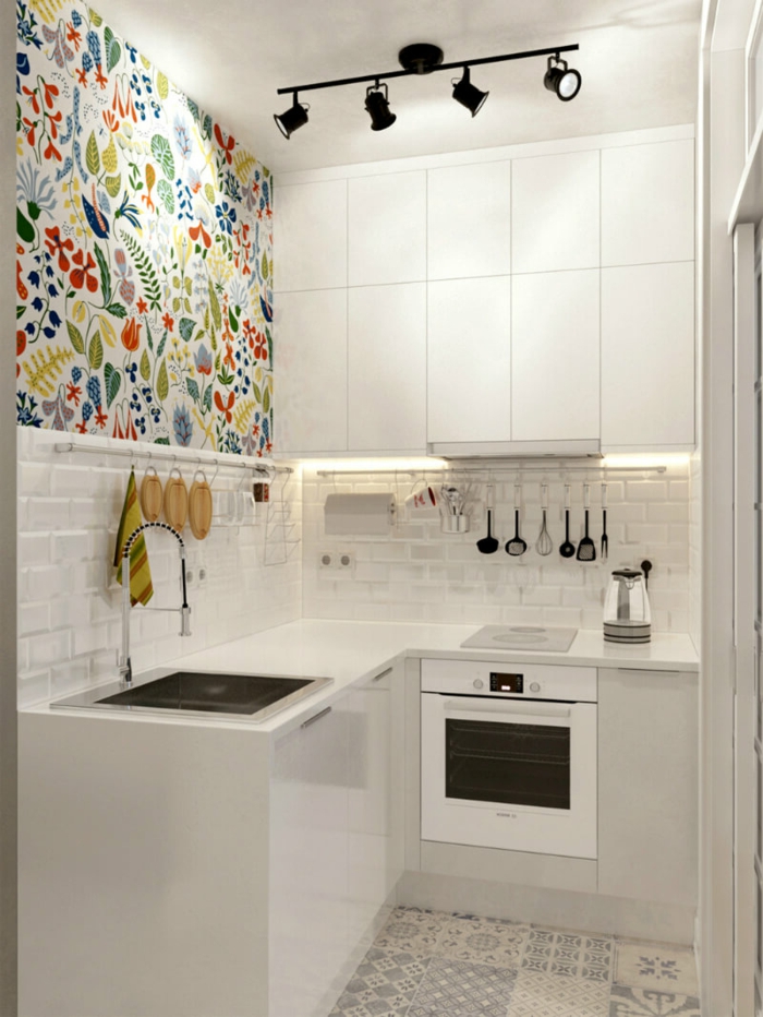 bonitas ideas de decoración de cocinas con isla, pequeña cocina decorada en blanco con pared papel pintado 