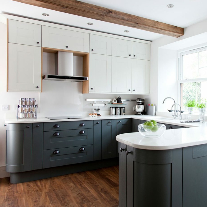 cocinas en blanco y gris con acabados de madera, ideas sobre cocinas modernas pequeñas 