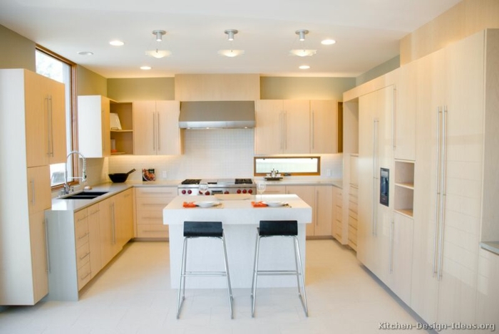 cocina moderna blanca con luces empotrados, cocina con isla blanca, armarios modernos funcionales 