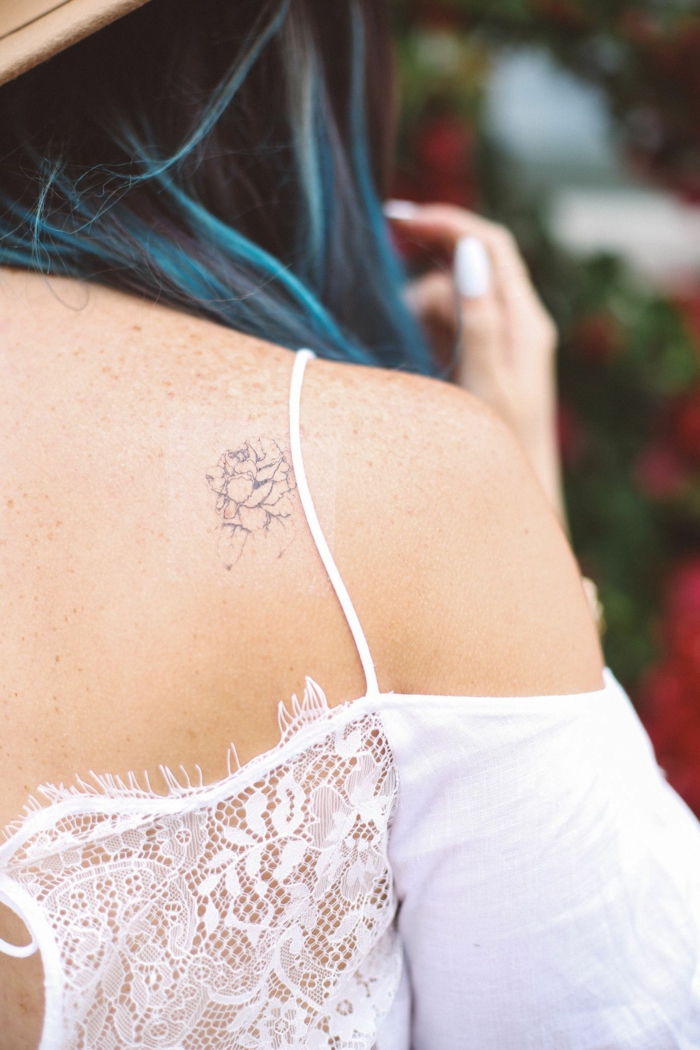 precioso tatuaje calcomania en la espalda, tatuajes de rosas falsos, tatuajes temporales en imagines 