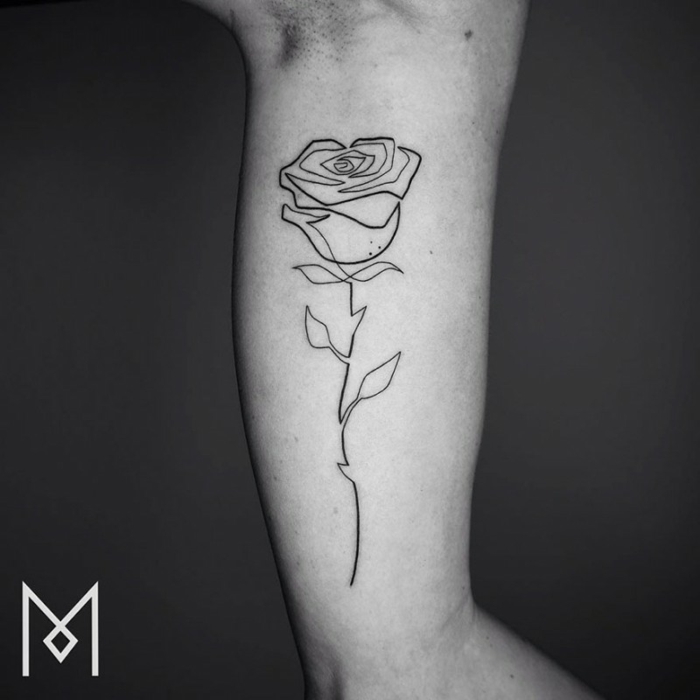 tatuajes brazo hombre con rosas, diseños originales de tattoos con flores para hombres y mujeres 