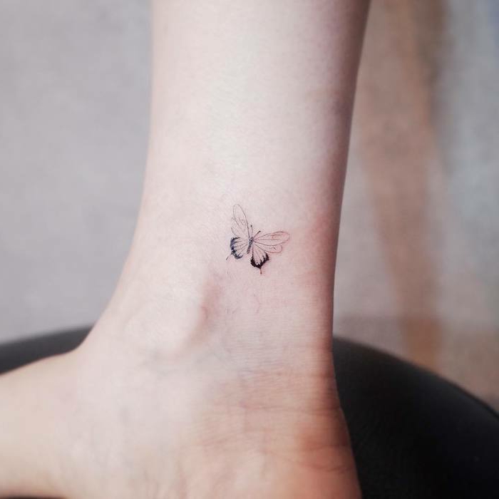 pequeños detalles tatuados en la pierna, tatuajes en la pierna con dibujos de mariposas 