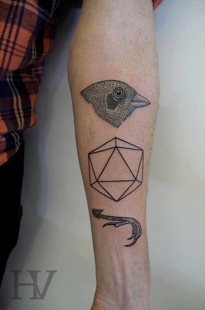 tatuaje descompuesto con elementos geométricos, tattoo lineal original, fotos de los mejores tatuajes geometricos