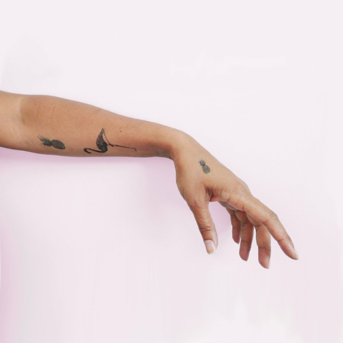 tattoos pequeños falsos para mujer, ideas de diseños de tattoos temporales para el antebrazo 