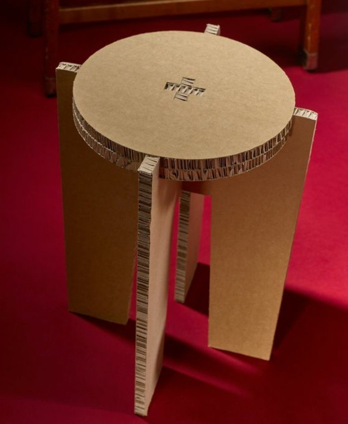 bonita silla de cartón, muebles con carton originales en imagines, silla de asiento oval 