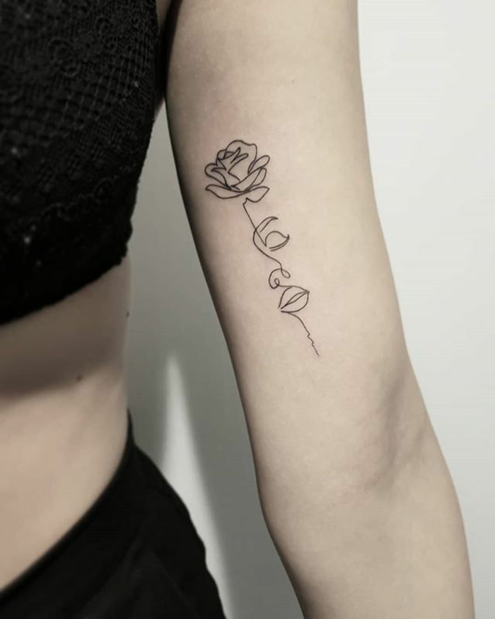 originales propuestas de rosa tattoo en el brazo, tatuaje con rosa y cara de mujer, fotos de tattoos atractivos 