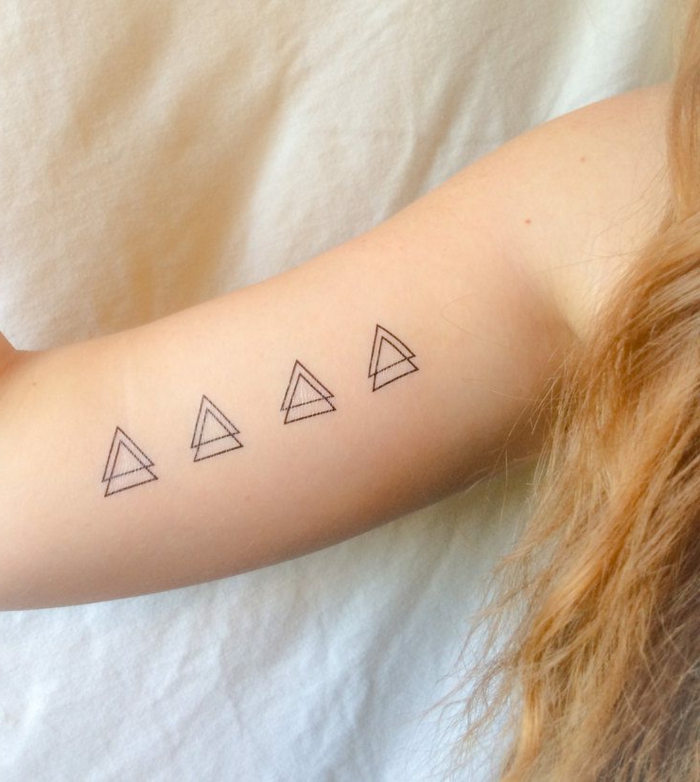 diseños de tatuajes pequeños mujer temporales, bonitos diseño de tatto falso geométrico en el antebrazo 