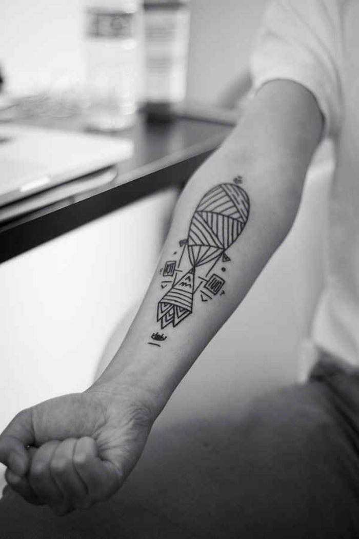 adorables ideas de tattoo lineal, tatuaje bonito en el antebrazo, diseños de tatuajes para hombres y mujeres 