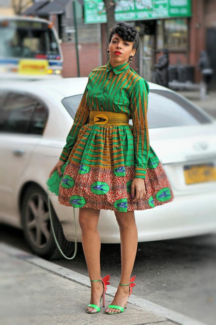 vestido étnico en verde, beige y rojo, moda africana diseños de prendas originales y coloridas 