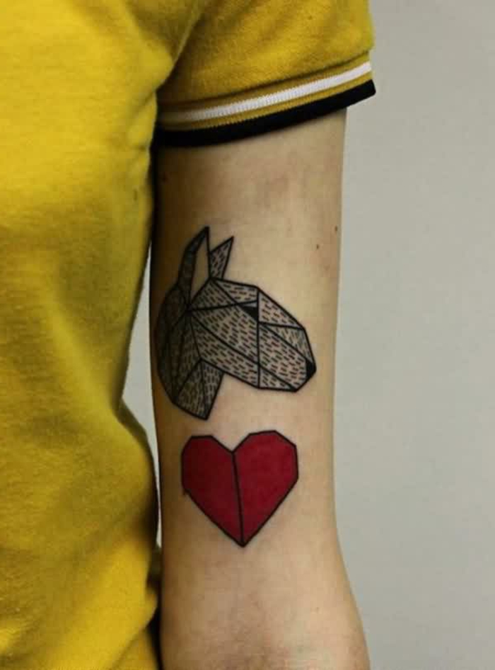 diseños de tatuajes con corazon en el brazo, tatuajes de amor personales con fuerte significado