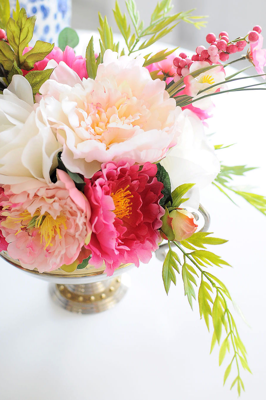preciosas maneras de decorar la mesa con flores, ideas de decoración de mesas originales 