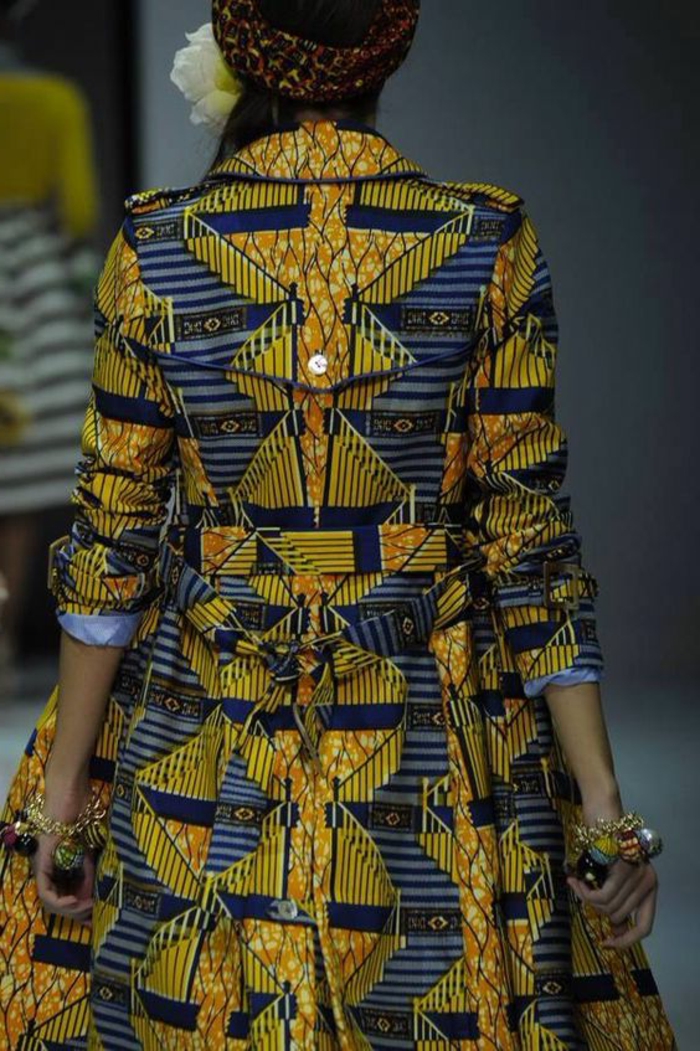 diseños de ropa africana con estampados coloridos típicos, prendas bonitas en colores llamativos 