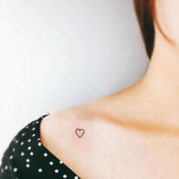 precioso diseño minimalista en el hombro, tatuajes originales y bonitos para hombres y mujeres, ideas de tatuajes para parejas