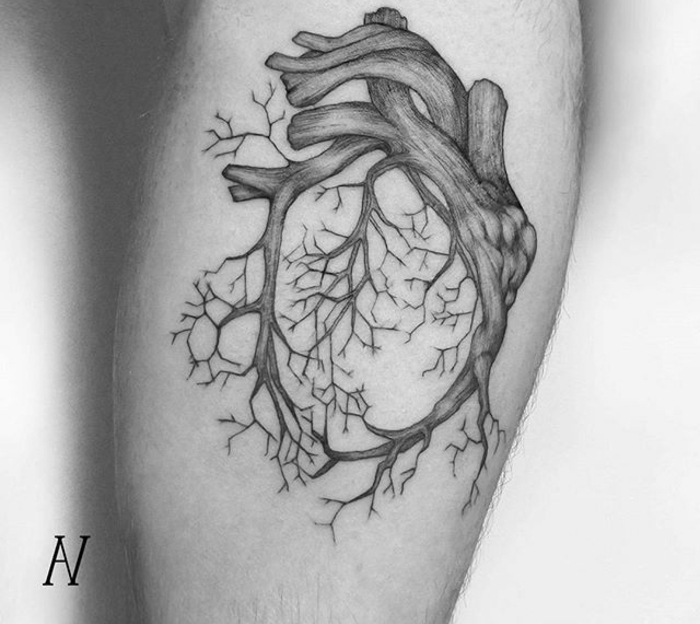 preciosas ideas de corazon tattoo con fuerte significado, diseños de tattoo corazón para hombres y mujeres 