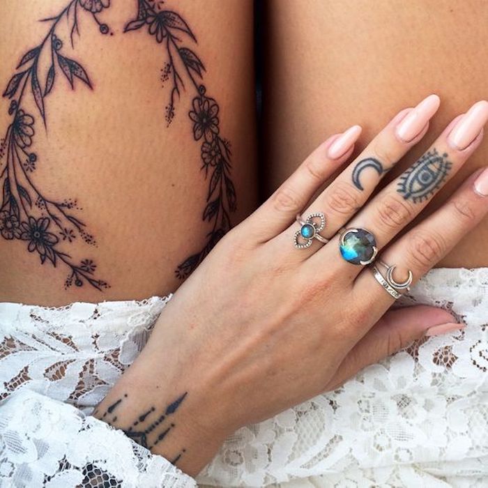 increíbles propuestas de tatuajes en los dedos de la mano simbólicos, diseños de tatuajes originales 