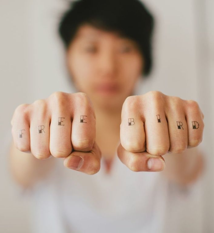 ideas de tatuajes en los nidillos para hombres y mujeres en 70 fotos, tatuajes pequeños para dedos 