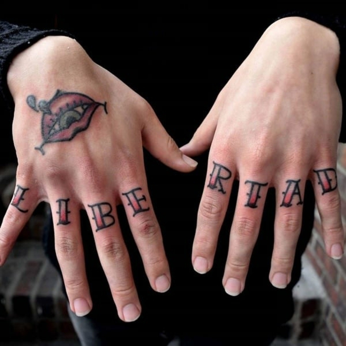tatuajes en los nudillos para hombres y mujeres, tatuajes con letras originales en las manos 