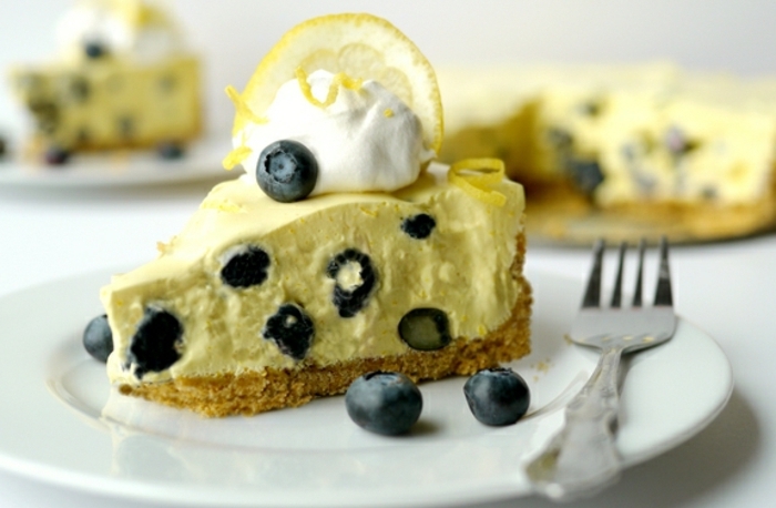 las mejores ideas de tartas de queso sin horno hechas en casa, tarta con crema de limón y arándanos 