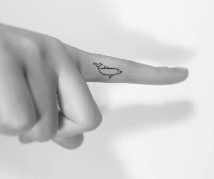 ideas de tatuajes pequeños mujer en más de 100 fotos, pequeño tatuaje ballena en el dedo indice