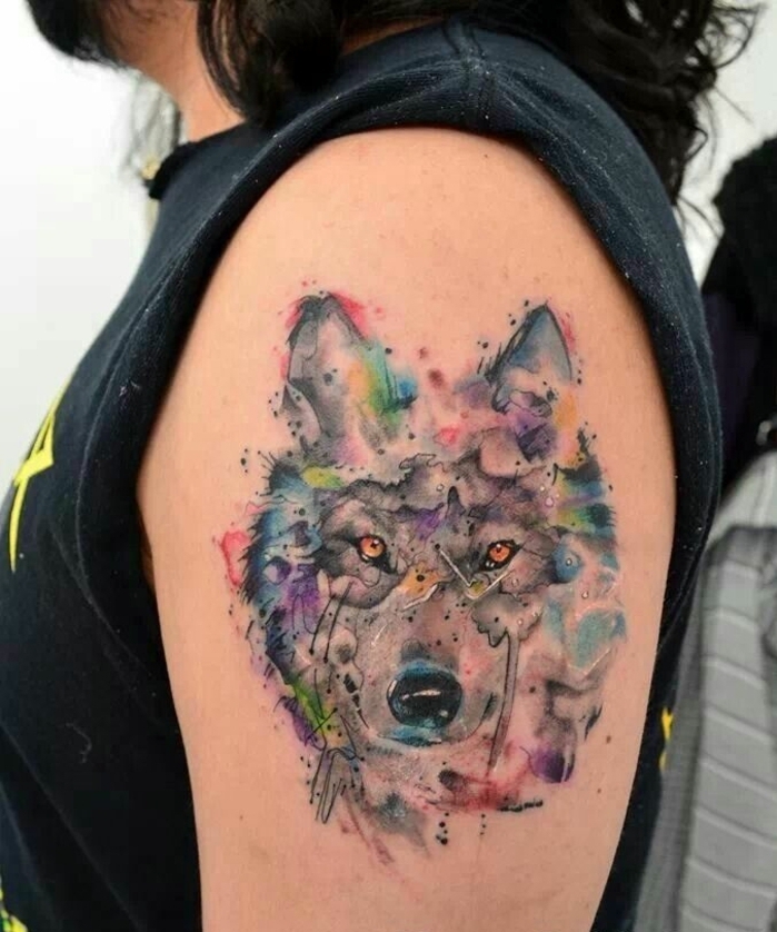 tatuajes de animales en estilo acuarela, diseños de tatuajes tumblr, tatuajes brazo mujer en colores 
