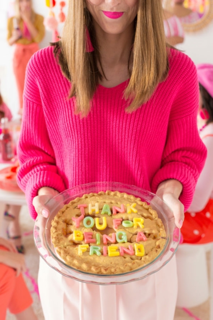 originales ideas para sorprender a tu mejor amiga en su cumpleaños, tartas de cumpleaños caseras 