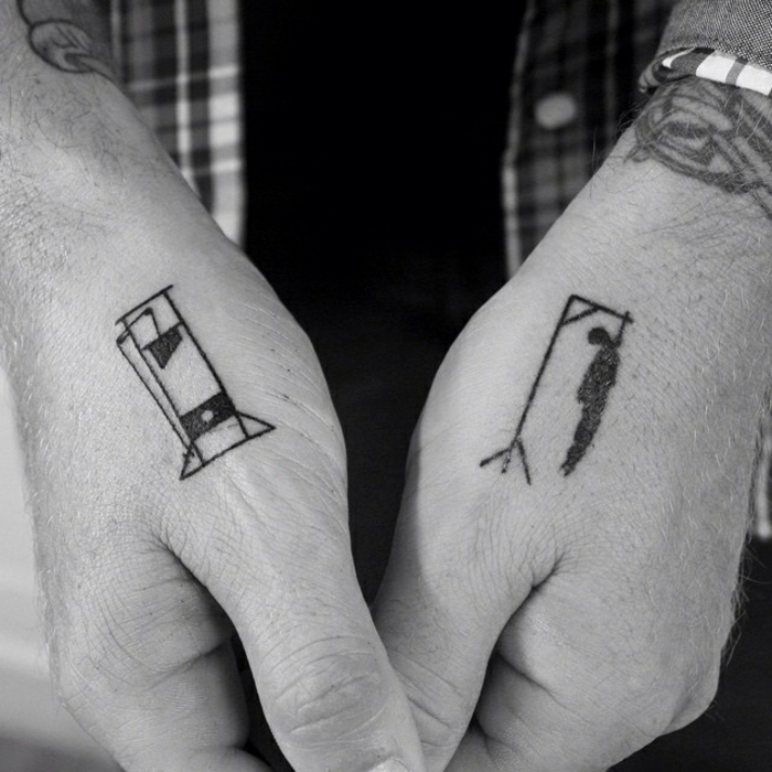 cuáles son los diseños más originales de tatuajes en las manos, tatuajes bonitos para hombres y mujeres 