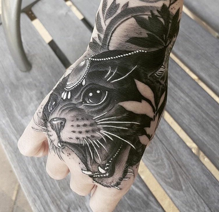preciosos diseños de tatuajes en la mano para hombres y mujeres, tatuajes tumblr en la mano 