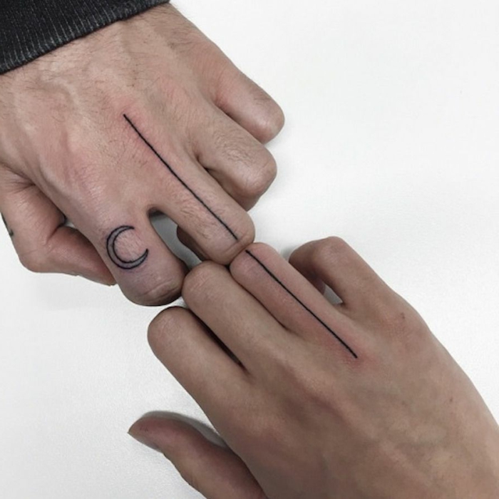 diseños minimalistas de tattoos en la mano, tatuajes bonitos en estilo geométrico, pequeños detalles tatuados en la mano 