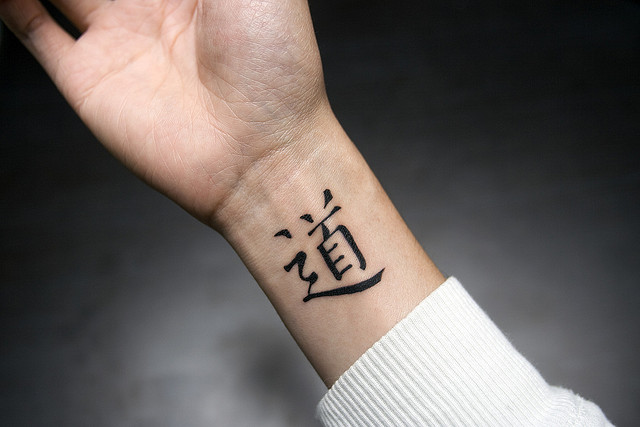 diseños de tatuajes japoneses, tatuajes con jeroglifos originales, pequeños tatuajes en la muñeca, diseños de tattoos 