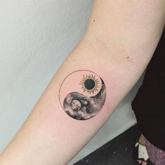 tatuajes antebrazo simbolicos, los mejores diseños de tattos con yin y yang, tattoo diseños bonitos simbolicos, bonitas ideas de tattoos