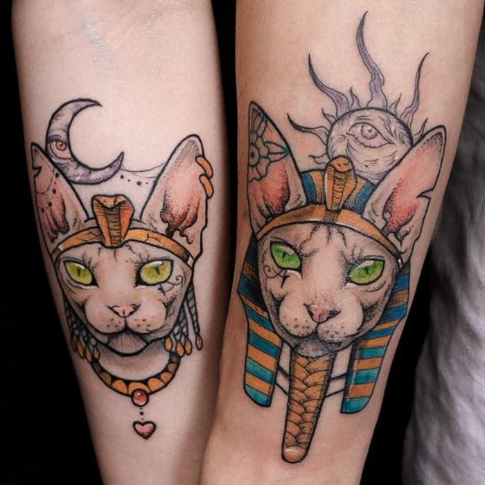 simbolos egipcios tatuados en el antebrazo, diseñs de tatuajes simbolicos con las deidades de egipto, preciosos tatuajes en colores 