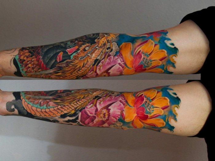 tatuajes en el antebrazo coloridos, diseños de tatuajes con elementos japoneses, tatuajes brazo hombre super originales 
