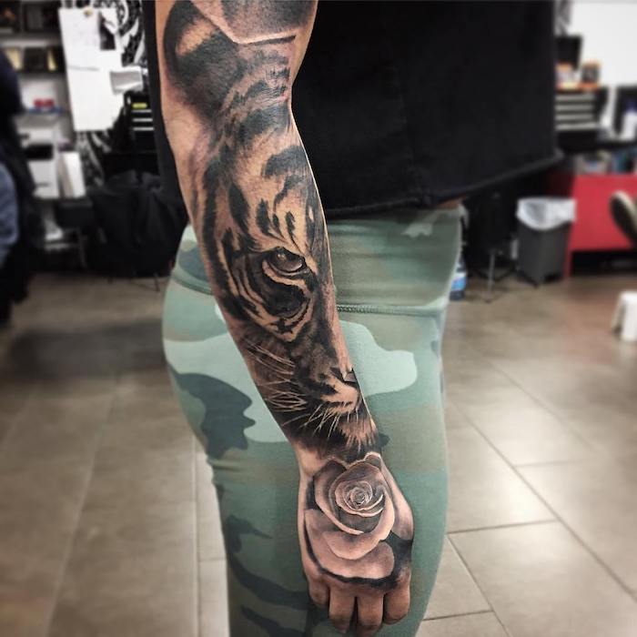 tattoo realista en el antebrazo, tatuaje antebrazo tigre, diseños de tatuajes en el brazo entero, ejemplos de brazo entero tatuado