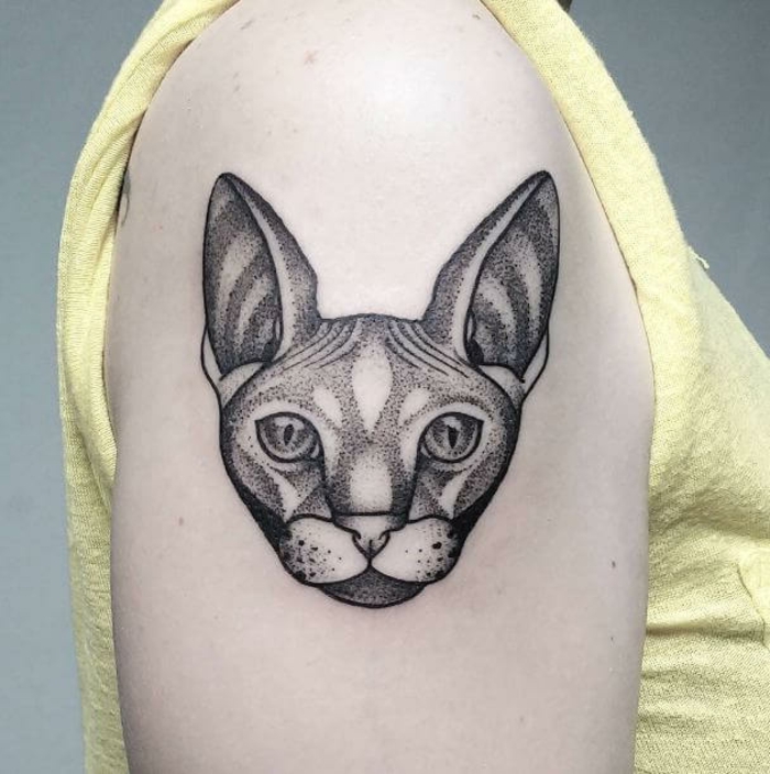 tatuajes de gatos egipcios, los mejores diseños de tattoos egipcios en el brazo, diseños de tatuajes simbólicos con fuerte significado 