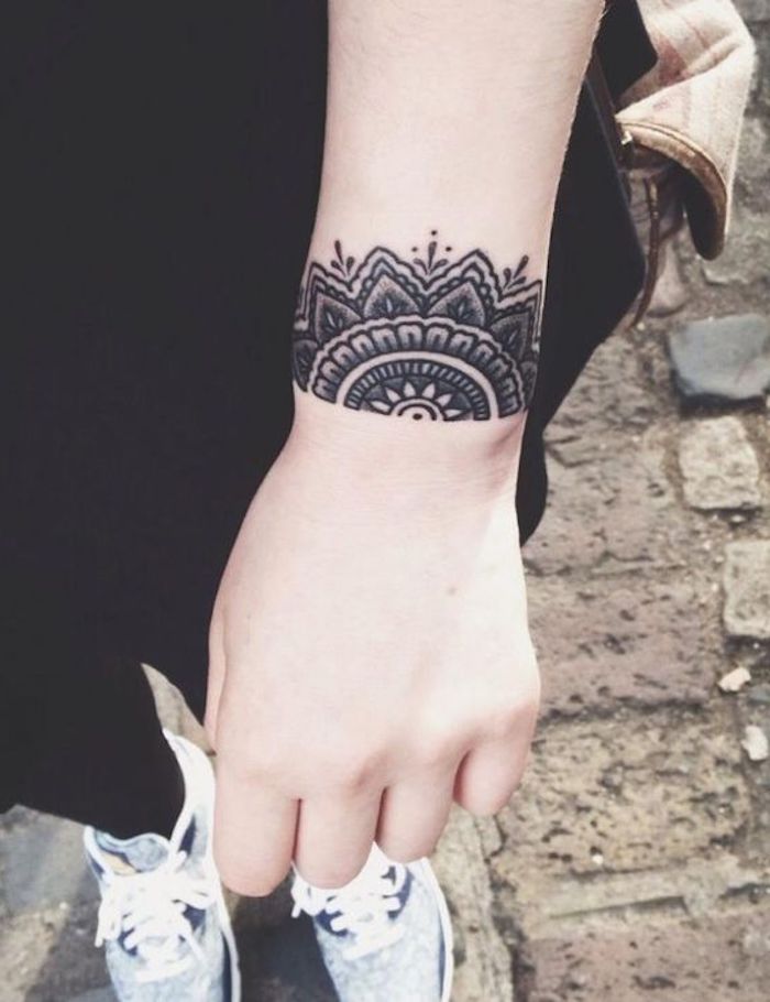 tatuajes en la muñeca simbólicos, los mejores diseños de tatuajes antebrazo, dibujos tattoo tribales, tatuajes con motivos simbolicos 