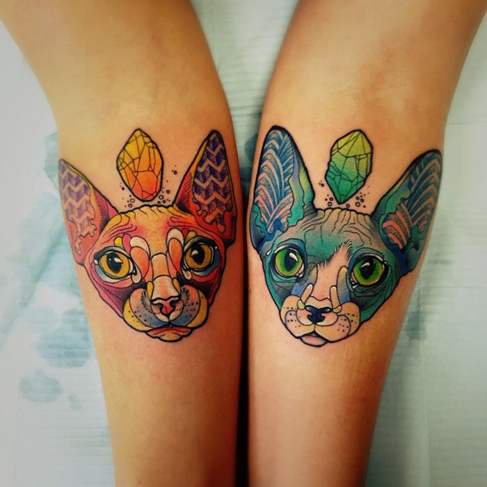 antebrazo tatuado, tattoos coloridos inspirados en el antebrazo, tatuajes con significado modernos, imagines de tatuajes de gatos