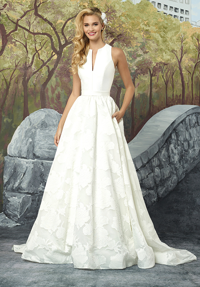 diseños de vestido novia princesa, adorable vestido con larga falda de corte sirena, vestido color blanco pulcro con espalda descubierta