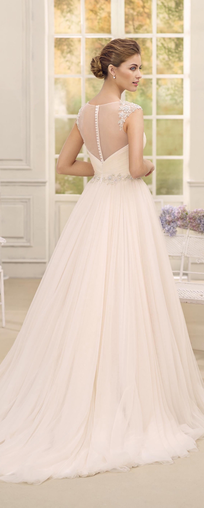 elegante y romántico vestido, vestido de novia color rosado con espalda de tul transparente, vestidos de novia bonitos y elegantes 