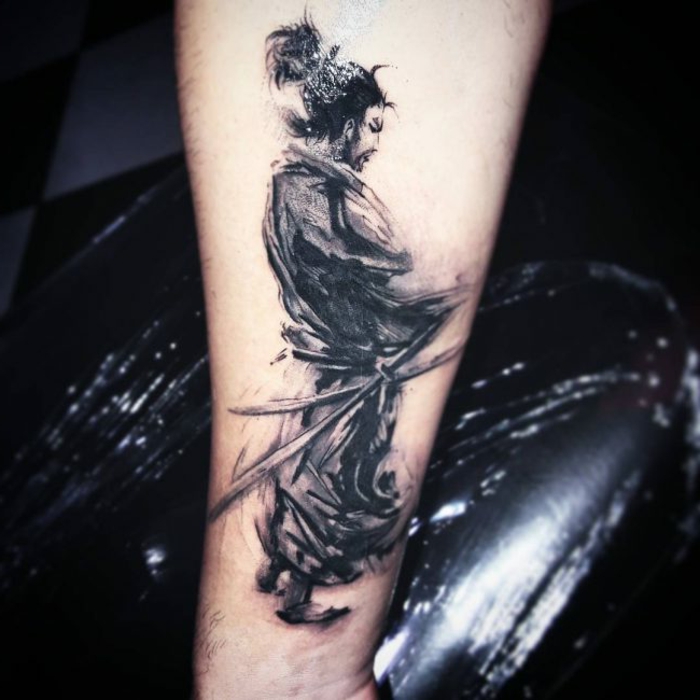 tatuajes de dragones y samurais, tatuaje antebrazo hombre, diseños de tatuajes tradicionales japoneses, originales ideas de tattoos 