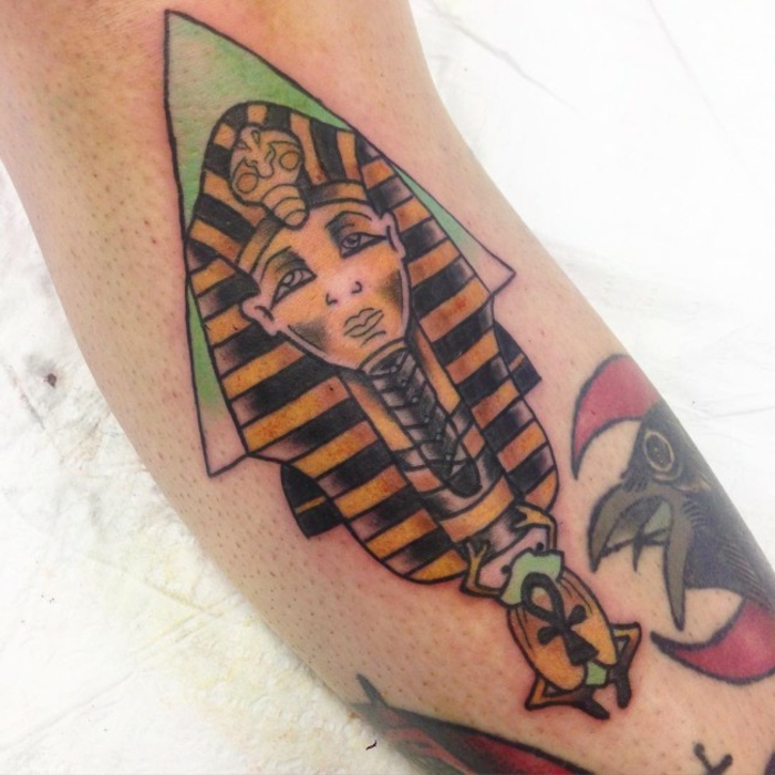 tatuaje antebrazo con faraones, diseños coloridos de tattoos para hombres y mujres, ojo de horus tatuaje y tatuaje faraones 