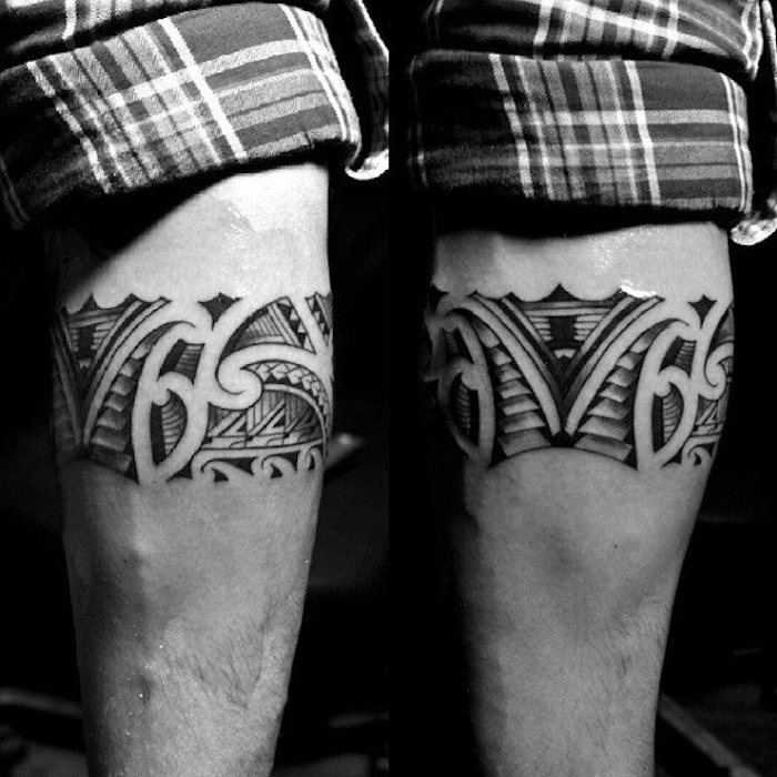 cuáles son las mejores propuestas de tattoos en el brazo, tatuaje en el antebrazo hombre simbolos maories
