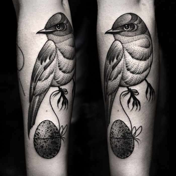 diseños de tatuajes con animales con fuerte significado, tattoo ave en el antebrazo simbolico, grandes tatuajes con significado 