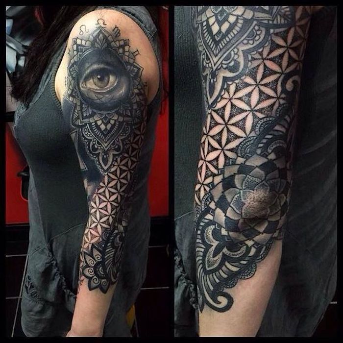 brazo entero tatuado, originales diseños de tatuajes en el brazo con ornamentos, motivos florales, tatuaje ojo simbolico 