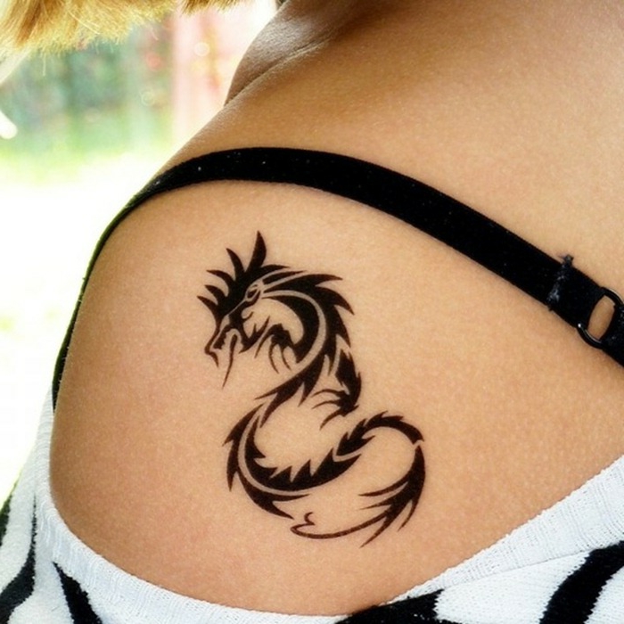 tatuajes de dragones en el hombro, diseños de tatuajes para hombres y mujeres, tatuaje dragon pequeño, diseños de tattoos old school 